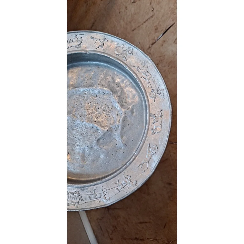 Vtg Embossed Aluminum Animal/Circus/Chariot Baby Or Child's Bowl Dish Plate